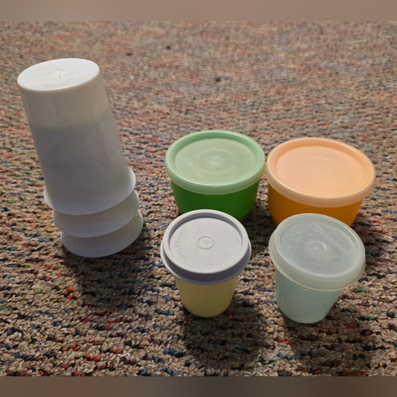 LOT of 7 Vintage White Small Tupperware Containers Food Storage Cups Lids - Picture 1 of 15